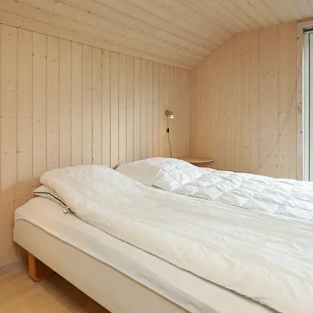 12 Person In Lokken-by Traum