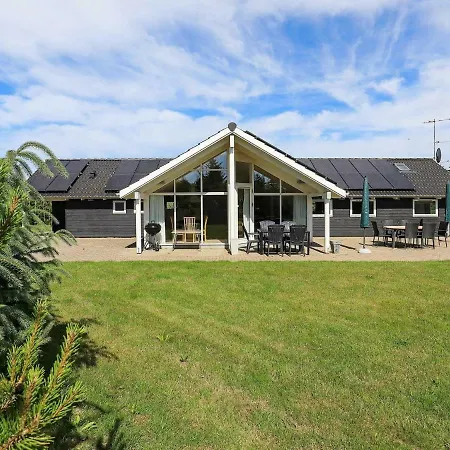 12 Person In Lokken-by Traum